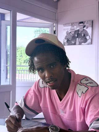 Sak Hassan Signs!